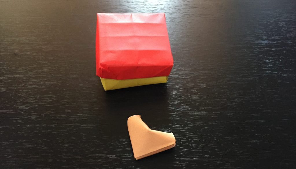 箱を折り紙で簡単手作り出来る折り方 ふた付きで丈夫 色々使えるよ Frompapas