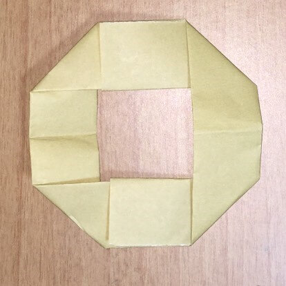 ドーナツの折り紙、ハロウィンで使えるお菓子の簡単な折り方