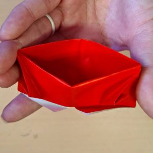 折り紙で簡単なサンタエッグスタンド