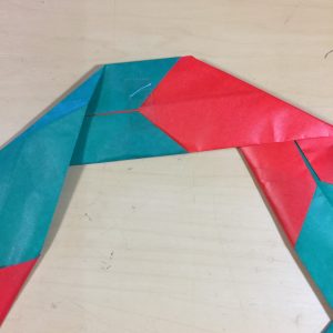 ２色で作る折り紙で簡単なクリスマスリース