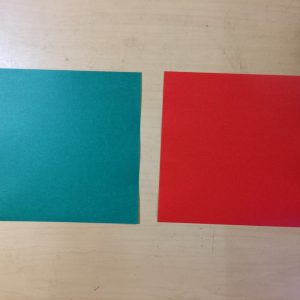 ２色で作る折り紙で簡単なクリスマスリース